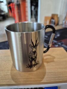 Metalinis puodelis su karabinu ( stirninas )