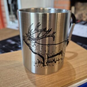 Metalinis puodelis su karabinu ( elnias )